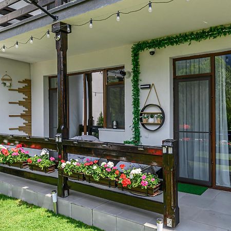Ama Garden Apartment บุชเตนี ภายนอก รูปภาพ