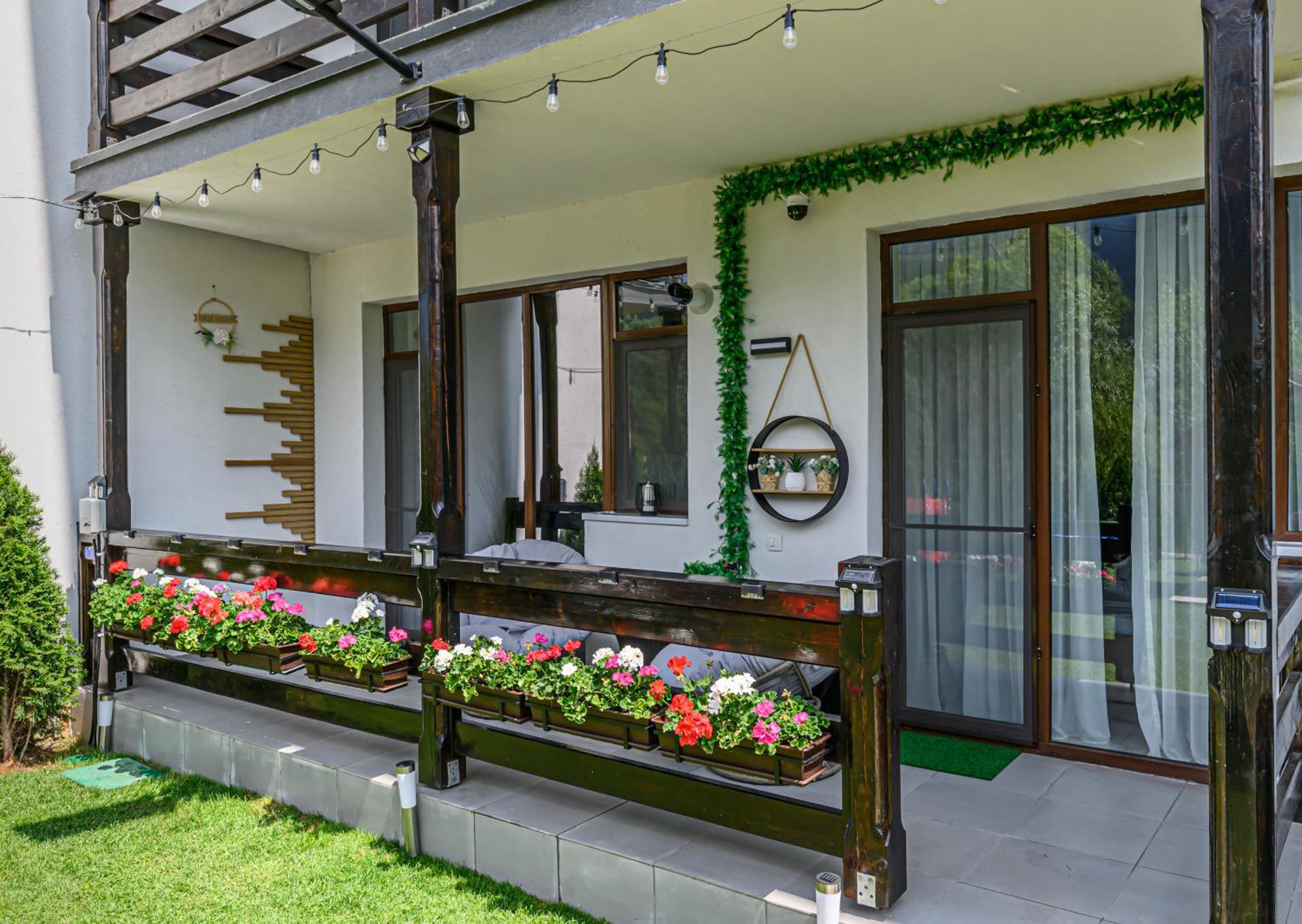 Ama Garden Apartment บุชเตนี ภายนอก รูปภาพ